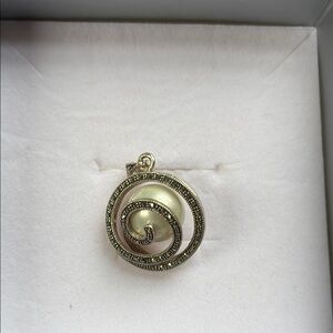 Elegant Gold Spiral Pendant